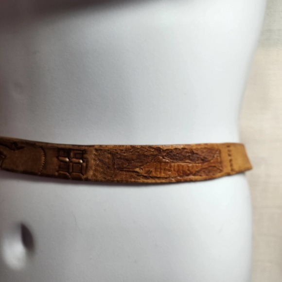 Vintage Leather Belt Fish Embossed Brass Buckle Brown Hand Tooled Size Approx 33 - Picture 2 of 9